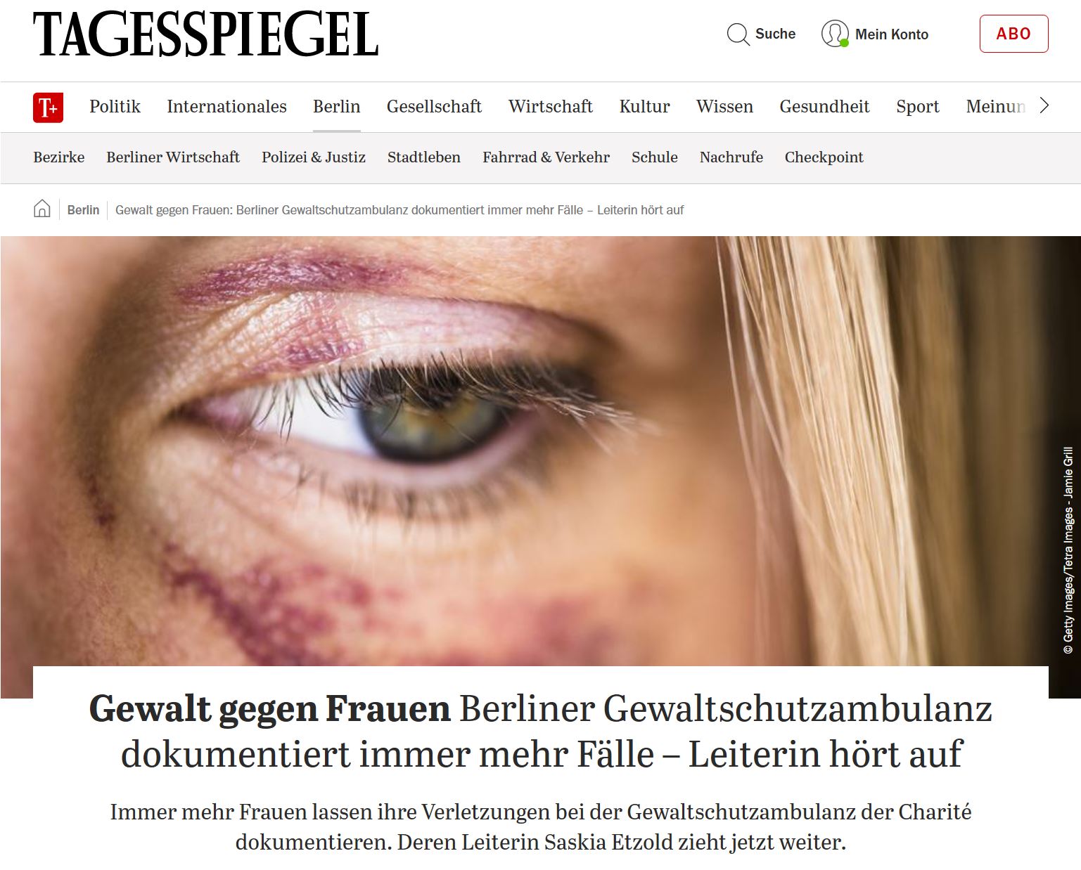 Gewalt an Frauen_Tagesspiegel Screenshot Artikel im Berliner Tagesspiegel. Foto mit Rötungen am Auge einer blonden Frau durch einen vermutlichen Faustschlag