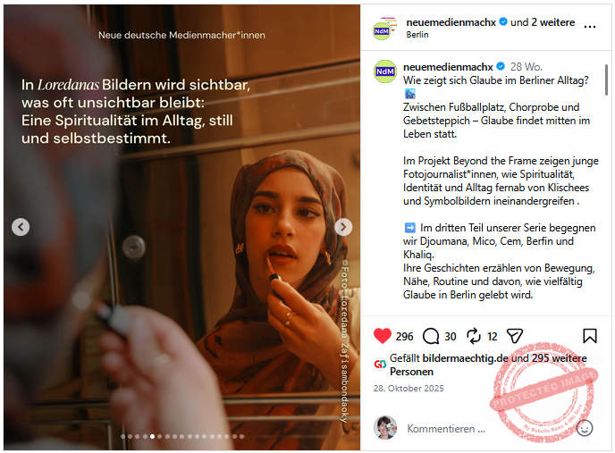 Junge Frau mit Kopftuch schminkt sich