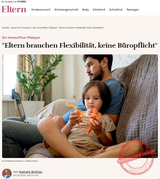 Screenshot Eltern_2025-05-02 Vater sitzt entspannt mit Laptop auf dem Sofa. Sein Sohn lehnt sich an ihn. Er spielt mit Dinosauriern.