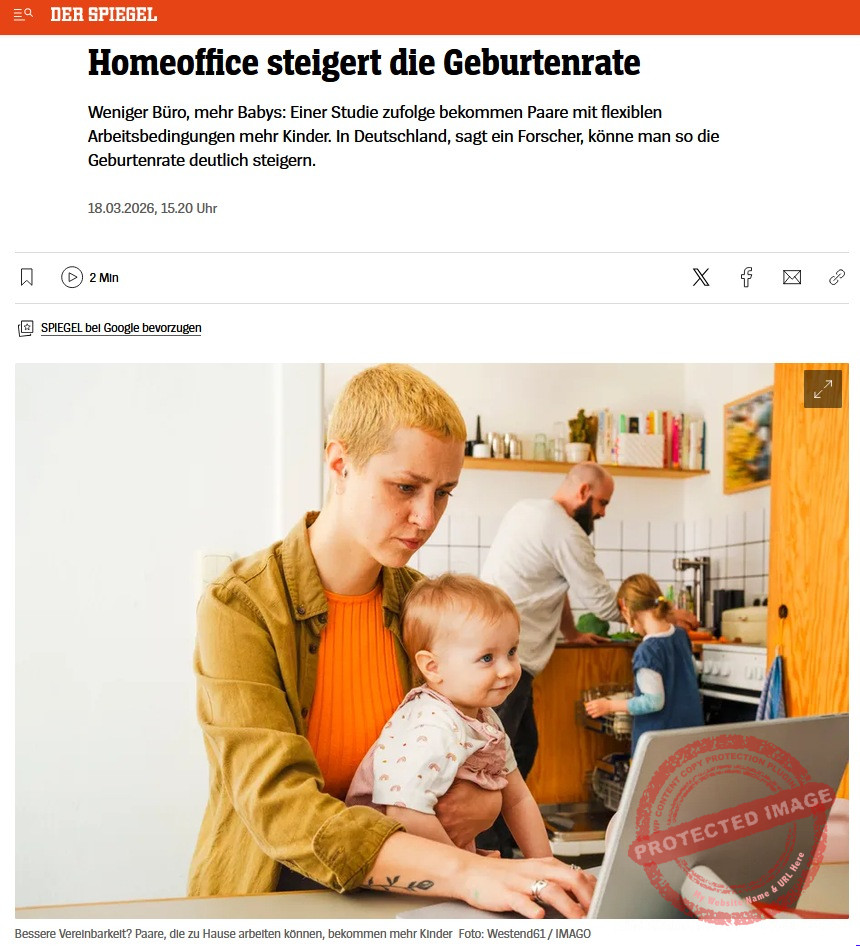 Screenshot Spiegel_2026-03-18 Mutter sitzt mit Baby auf dem Schoß vor einem Laptop, dahinter räumen Vater und Tochter die Küche auf